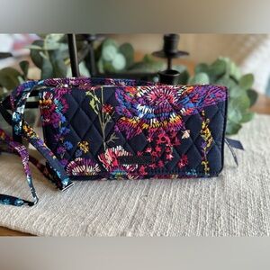 NWT - Vera Bradley RFID Wallet Crossbody Bag in Midnight Flowers